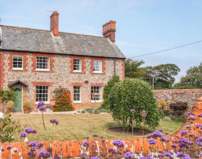 3 Bedroom Cottage For Sale In Characterful Coastal Cottage In Sidestrand, NR27