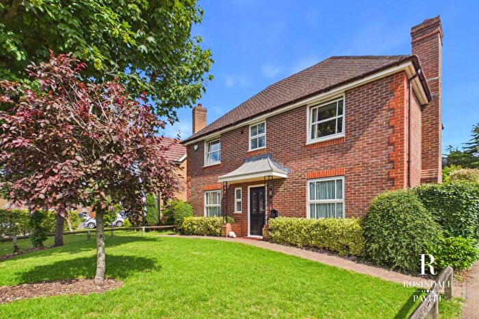 4 Bedroom Detached House For Sale In Burns Close, Carshalton On The Hill, SM5