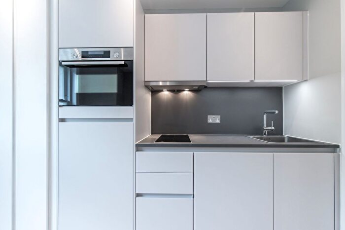 Studio To Rent In Warwick Road, London, SW5