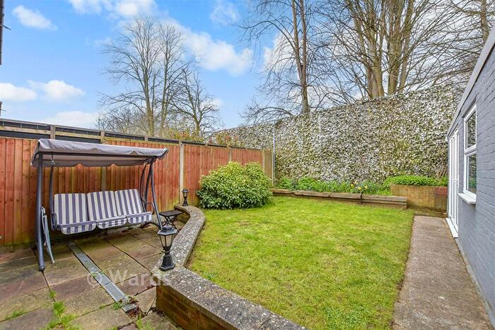 3 Bedroom Semi-Detached House For Sale In Ragstone Road, Bearsted, Maidstone, Kent, ME15