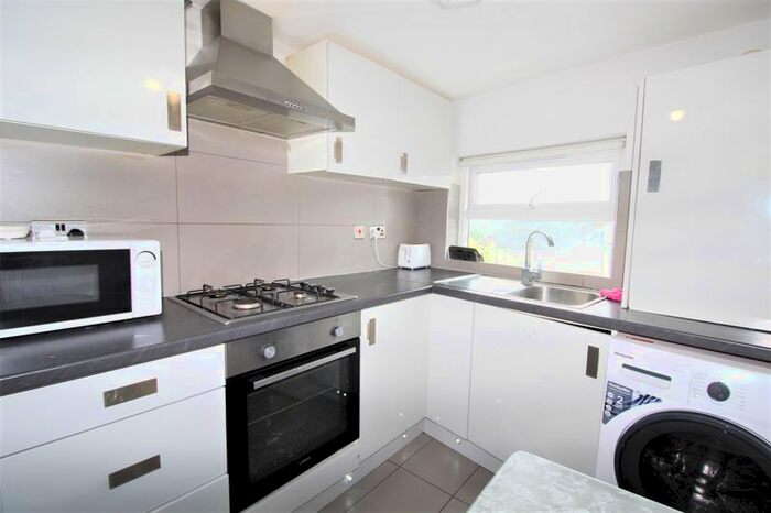 1 Bedroom Flat To Rent In Winchester Road, Highams Park, E4