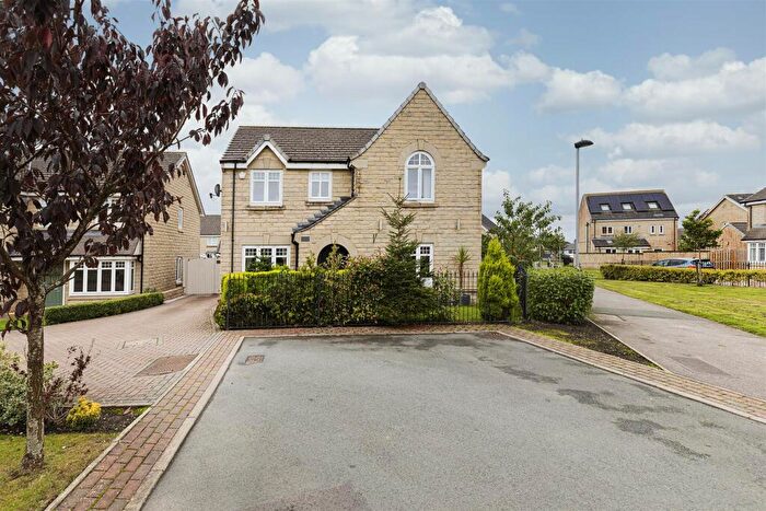 4 Bedroom Detached House For Sale In Burwood Gate, Queensbury, BD13