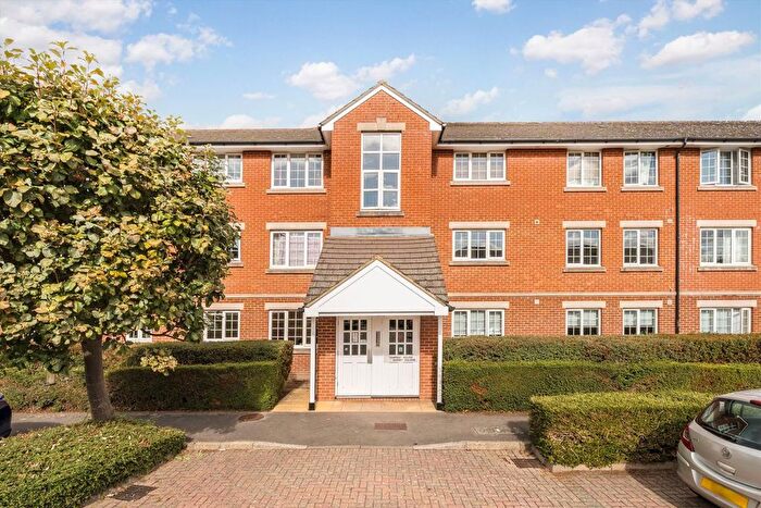 2 Bedroom Flat For Sale In Sigrist Square, Kingston Upon Thames, KT2