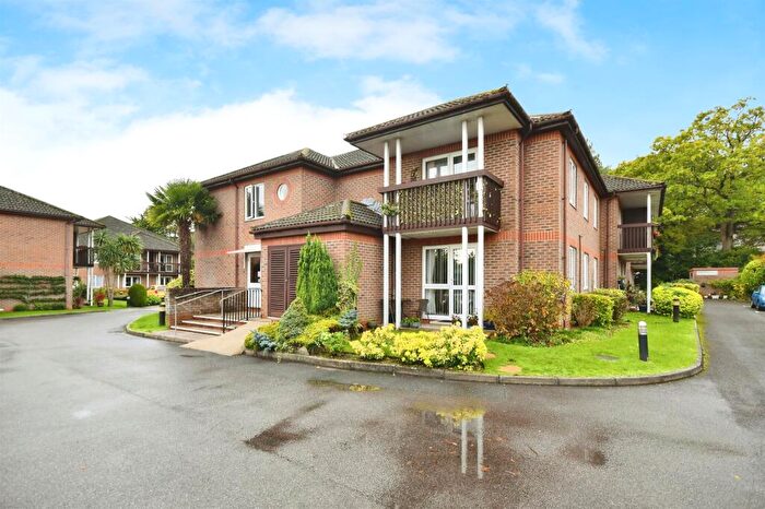 2 Bedroom Apartment For Sale In Fernlea Avenue, Ferndown, BH22