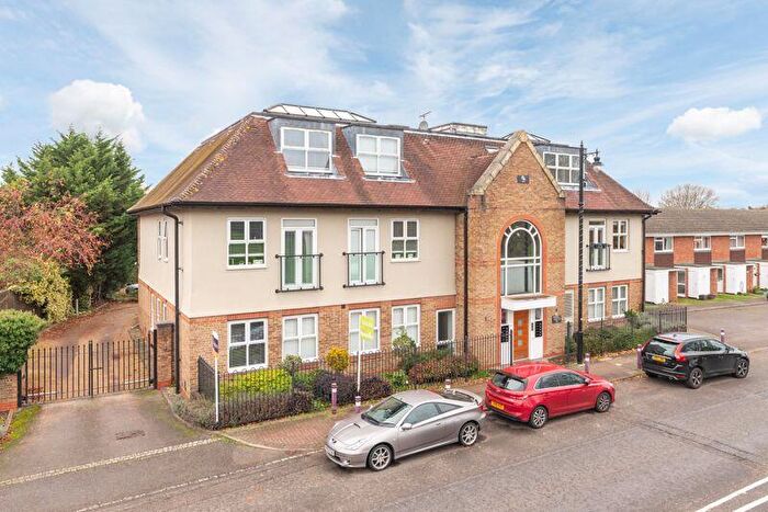 1 Bedroom Flat To Rent In Windsor Street, Chertsey, KT16