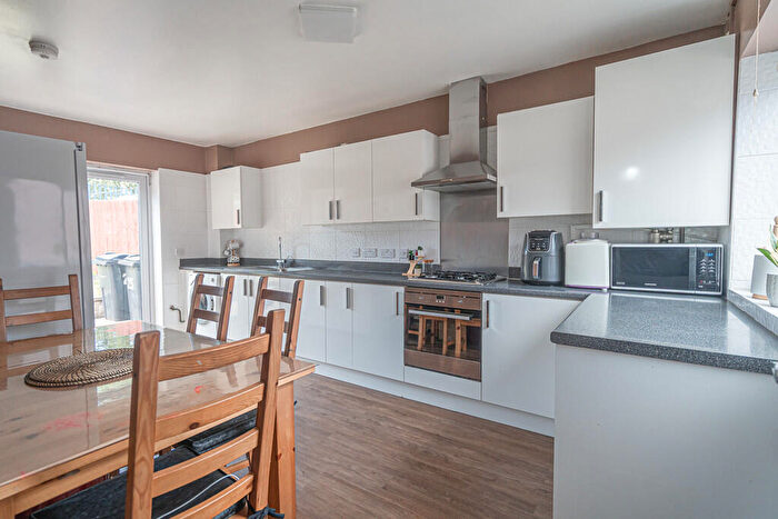 3 Bedroom Semi-Detached House For Sale In Invention Avenue, Handsworth, Birmingham, B21 - Photo 3