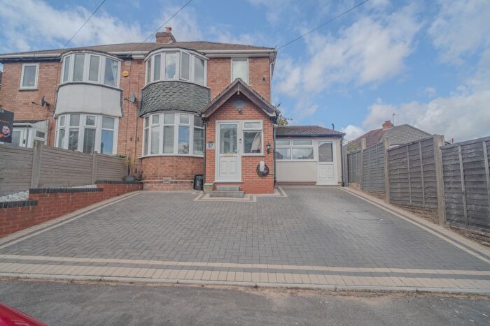 3 Bedroom Semi-Detached House For Sale In Springfield Crescent, Solihull, B92