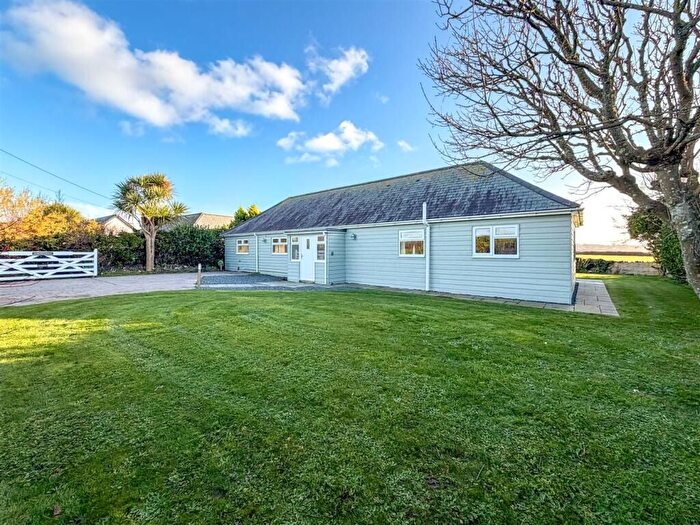 3 Bedroom Bungalow For Sale In Mullion, Immaculate Bungalow, TR12