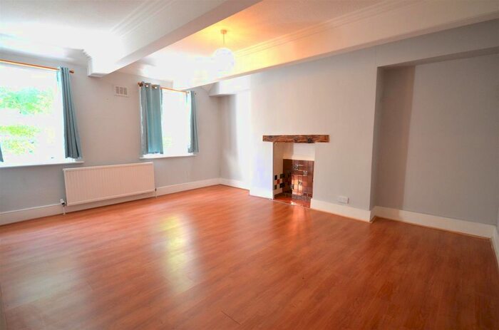 1 Bedroom Flat To Rent In Eagle Court, Hornsey High Street, N8
