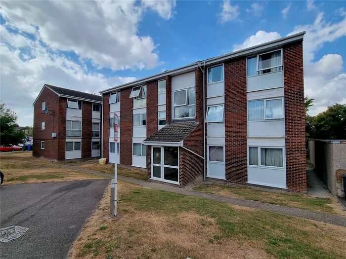 2 Bedroom Flat To Rent In Thackery Close, Royston, Hertfordshire, SG8