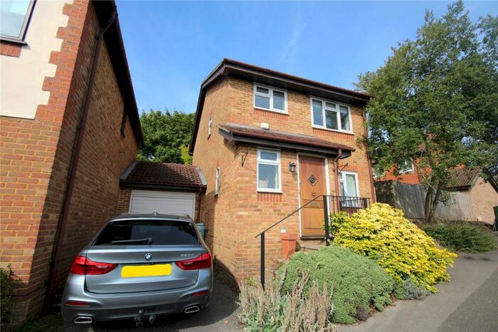 3 Bedroom Link Detached House To Rent In Broad Hinton, Twyford, Berkshire, RG10