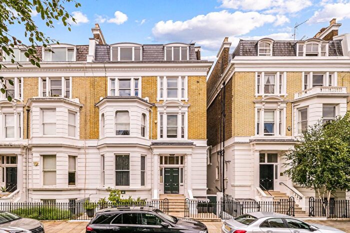 2 Bedroom Flat For Sale In Phillimore Place, London, W8