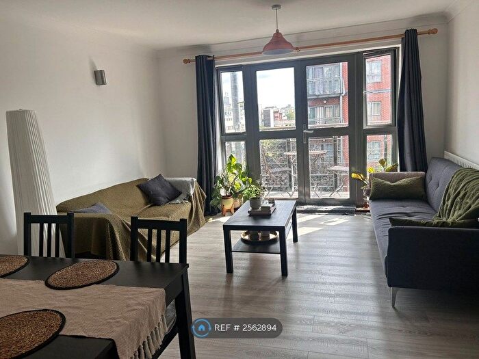 2 Bedroom Flat To Rent In Fraser Court, London, W12
