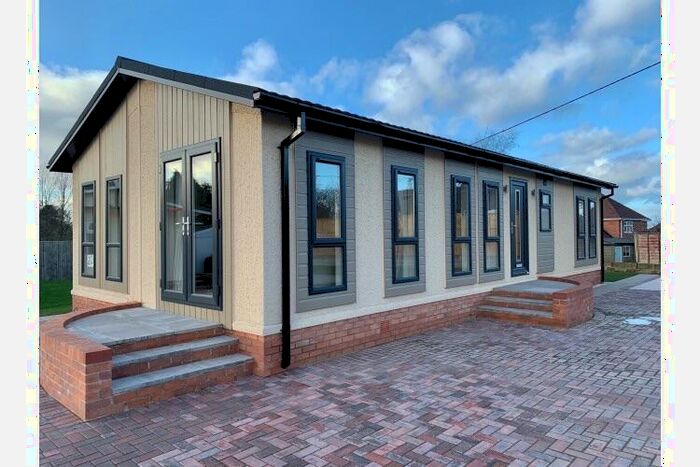 2 Bedroom Park Home For Sale In , Lutterworth, LE17