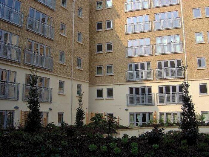 2 Bedroom Apartment To Rent In Hamilton Court, BS2