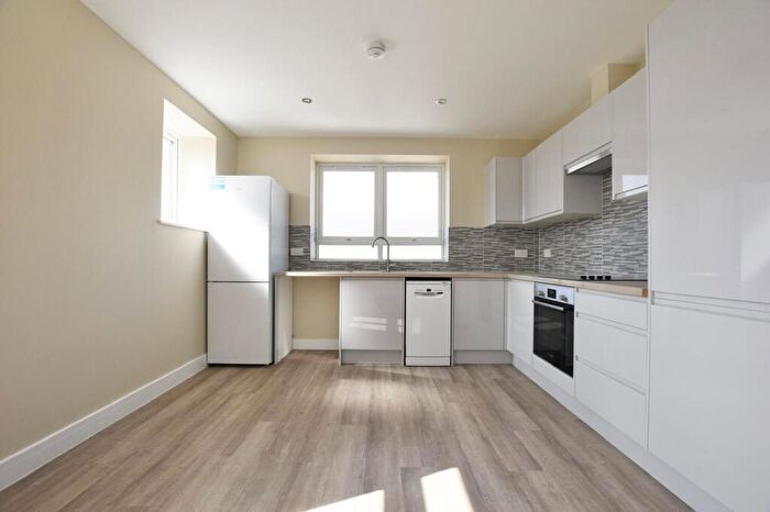 2 Bedroom Flat To Rent In High Street, Chipping Ongar, CM5