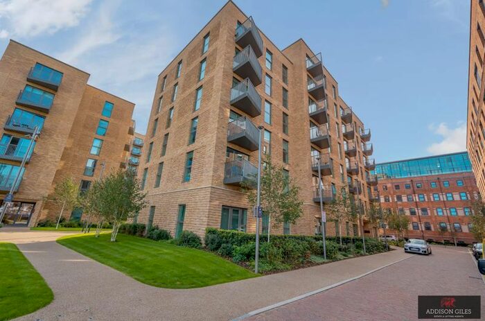 2 Bedroom Flat For Sale In Memorial Avenue, Slough, SL1