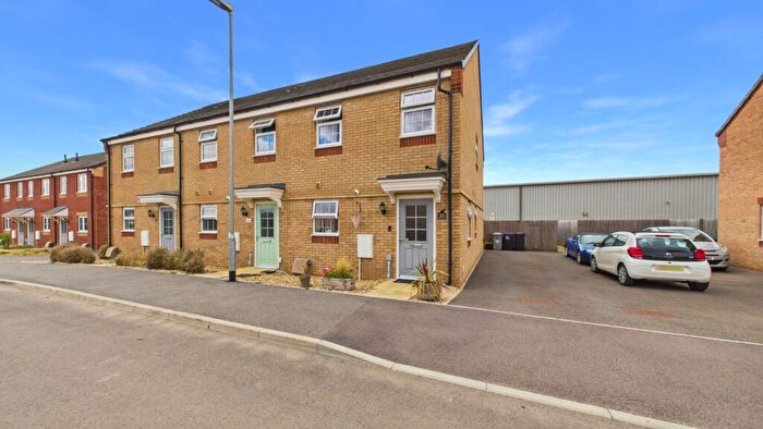 3 Bedroom End Of Terrace House For Sale In Harrier Way, Market Deeping, Peterborough, PE6