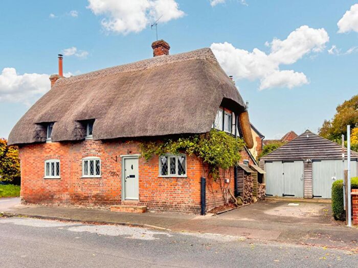 3 Bedroom Detached House For Sale In High Street, Childrey, OX12