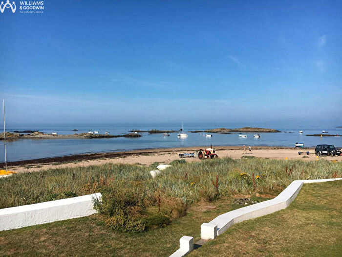 4 Bedroom Detached Bungalow For Sale In High Street, Rhosneigr, Anglesey, LL64