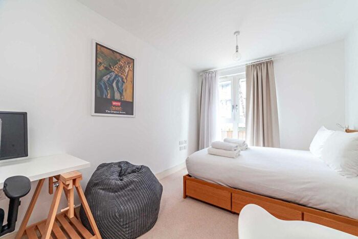 1 Bedroom Flat To Rent In Queensland Road, London, N7