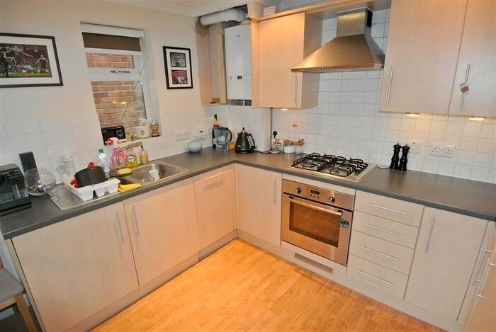 1 Bedroom Flat To Rent In Balfour House, Weybridge, KT13