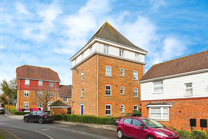 2 Bedroom Flat To Rent In Swaffer Way, Ashford, TN23