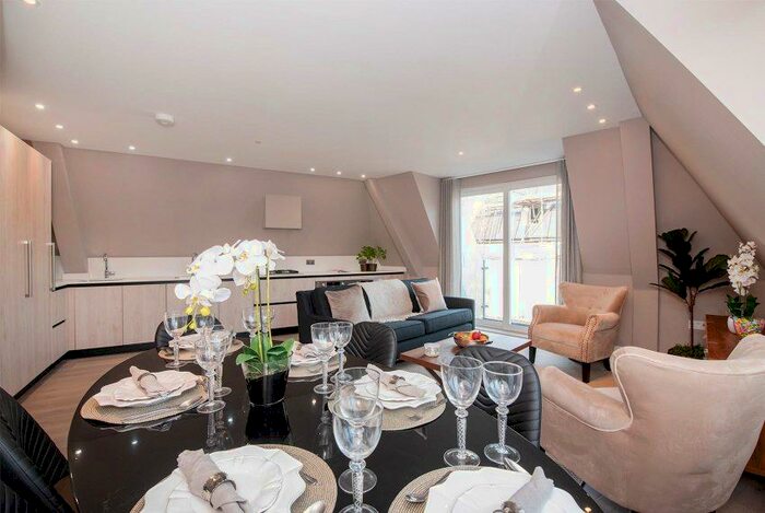 3 Bedroom Apartment To Rent In Woodlands, Golders Green, NW11