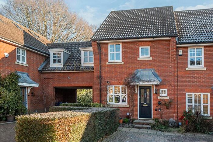 3 Bedroom End Of Terrace House For Sale In Colebrook Close, Mill Hill, NW7