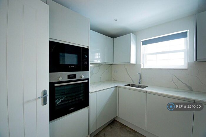 3 Bedroom Flat To Rent In Cave Road, London, E13