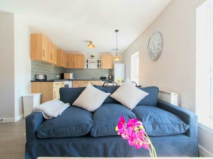 4 Bedroom Flat To Rent In Morrison Circus, Edinburgh, EH3