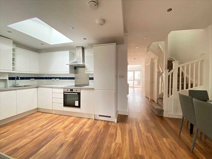 2 Bedroom End Of Terrace House To Rent In St Andrews Road, Acton, W3