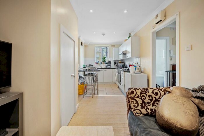 2 Bedroom Flat To Rent In Essex Road, London, N1