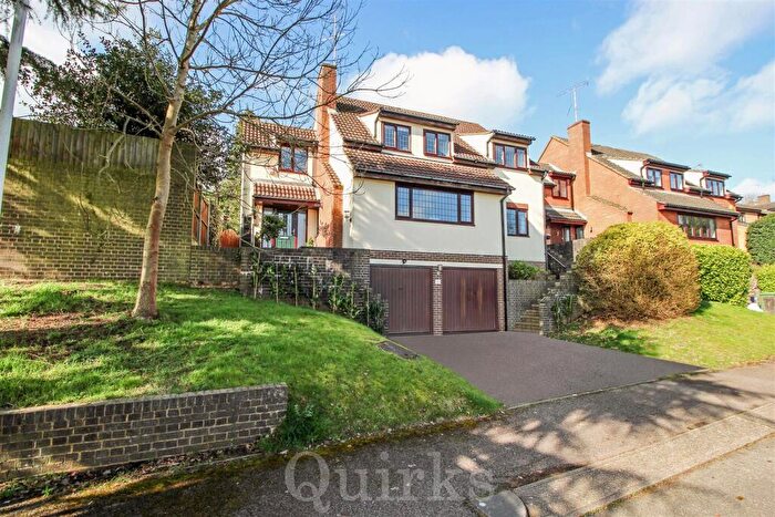 5 Bedroom Detached House For Sale In The Mount, Billericay, CM11