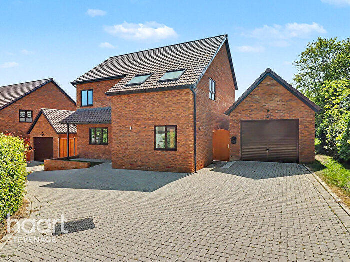 4 Bedroom Detached House For Sale In Watercress Close, Stevenage, SG2