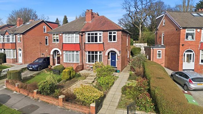 3 Bedroom Semi Detached House For Sale In Ridgeway, Leeds, LS8