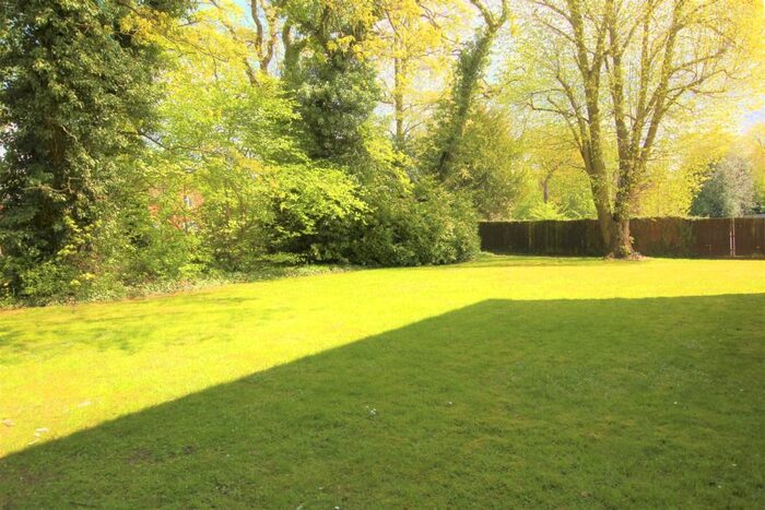 2 Bedroom Flat For Sale In Gisburne Way, Watford, WD24