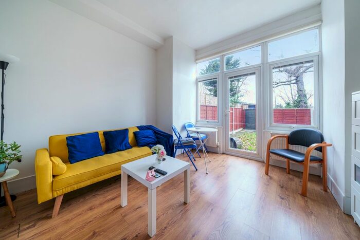1 Bedroom Flat To Rent In Lynton Road, London, W3