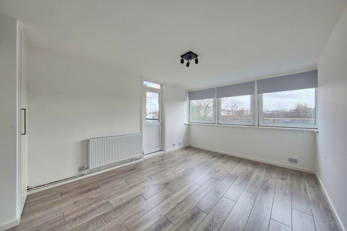 3 Bedroom Duplex To Rent In Georges Road, London, N7