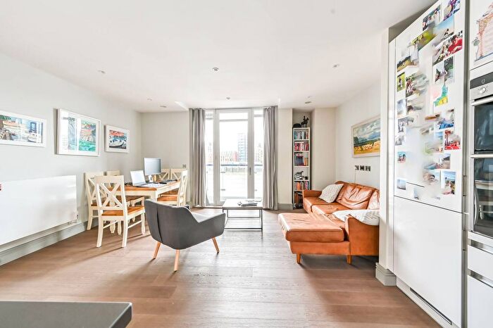 3 Bedroom Flat To Rent In Ivory House, Clove Hitch Quay, Battersea, London, SW11