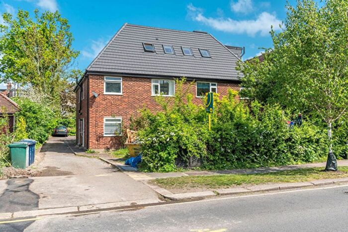3 Bedroom Flat For Sale In Hale Lane, Mill Hill, London, NW7