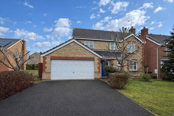 4 Bedroom Detached House To Rent In Beech Drive, Swindon, SN5