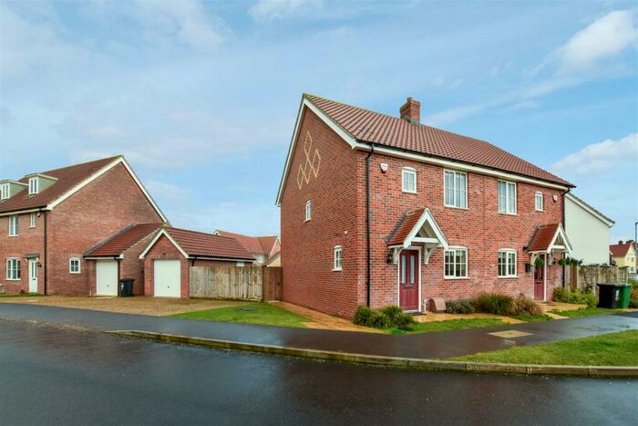 2 Bedroom Semi-Detached House To Rent In Kemp Road, North Walsham, NR28