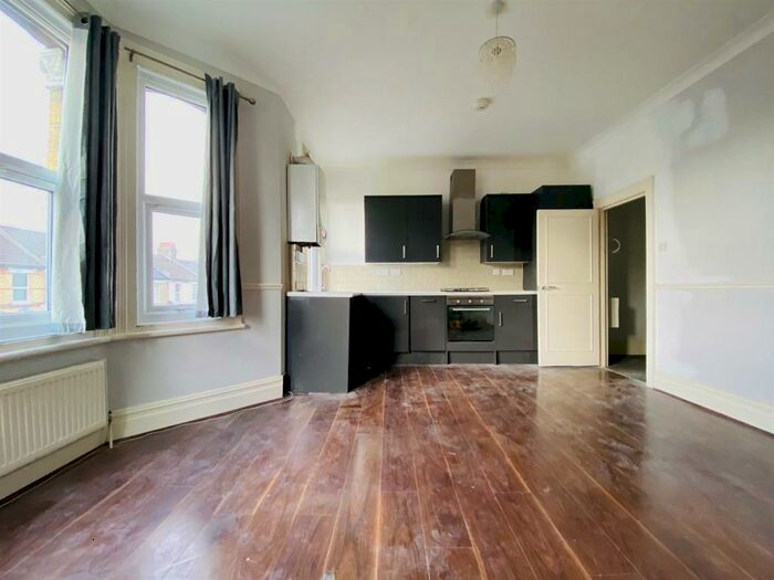 3 Bedroom Maisonette To Rent In Stanger Road, London, SE25
