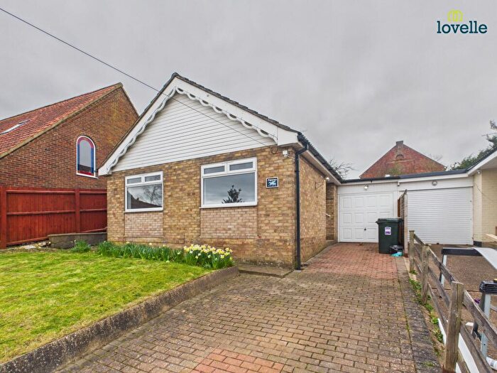 2 Bedroom Detached Bungalow For Sale In Spring Bank, Binbrook, LN8