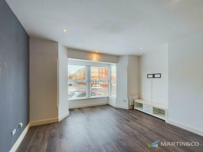 2 Bedroom Flat For Sale In Clifton Drive North, Lytham St Annes, FY8