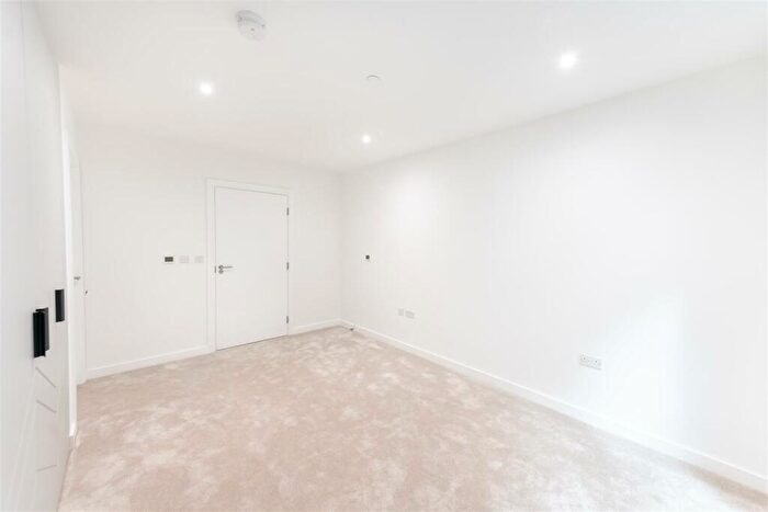 2 Bedroom Apartment To Rent In Anax Street, London, N4