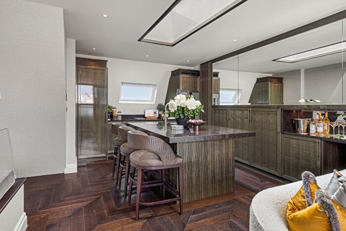 3 Bedroom Flat To Rent In Prince Of Wales Terrace, Kensington, London, United Kingdom, W8