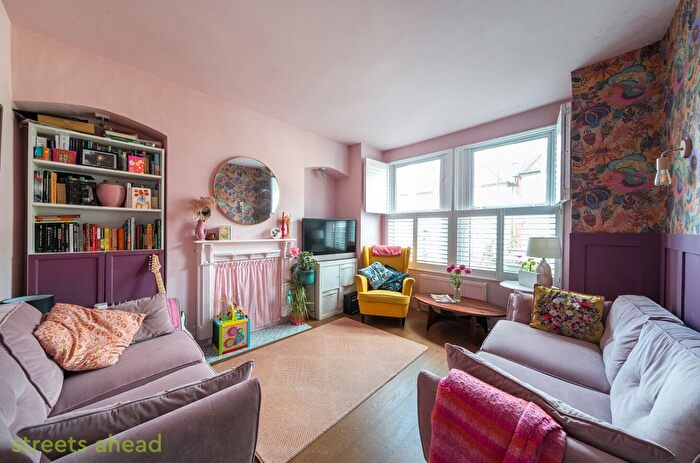 3 Bedroom Flat For Sale In Mersham Road, Thornton Heath, CR7