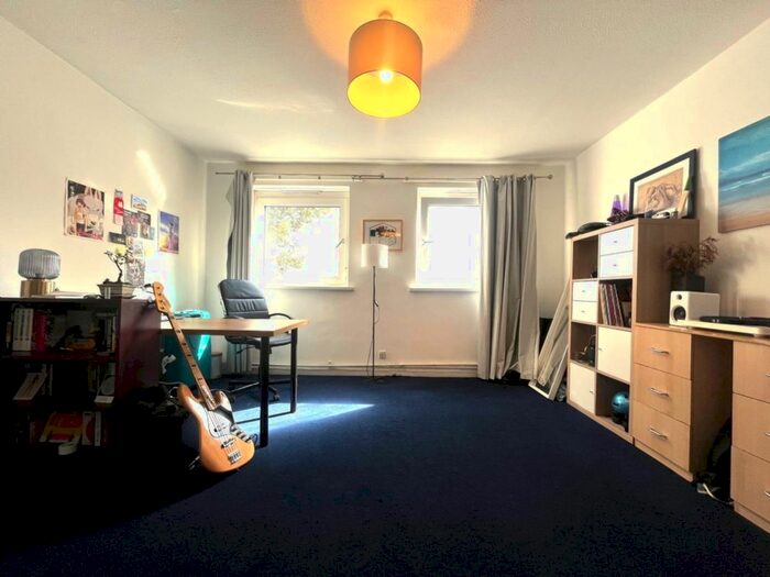 3 Bedroom Flat To Rent In Holmrook House, Euston, NW1